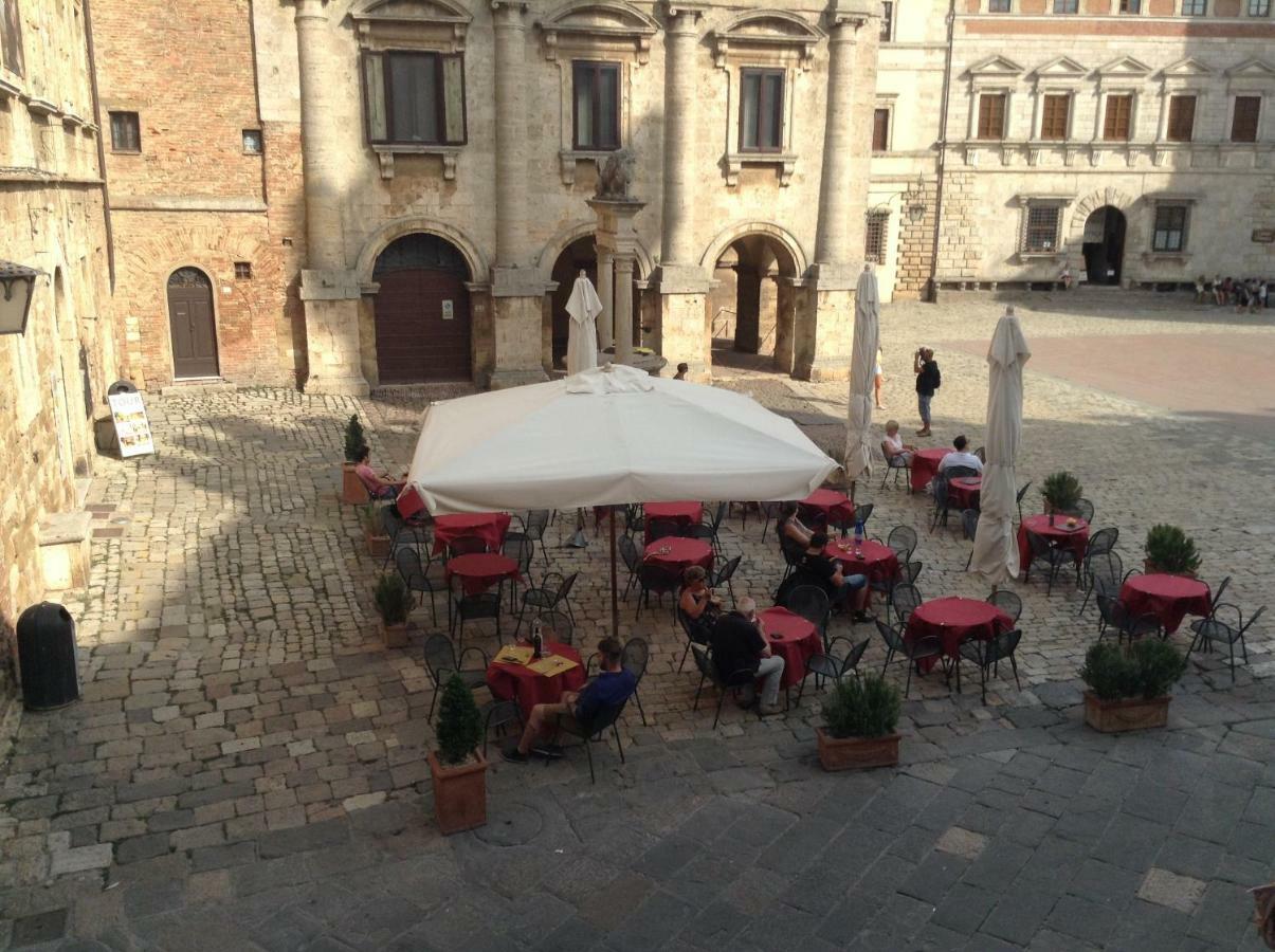 Luxury Apartment Piazza Grande Montepulciano Exterior photo
